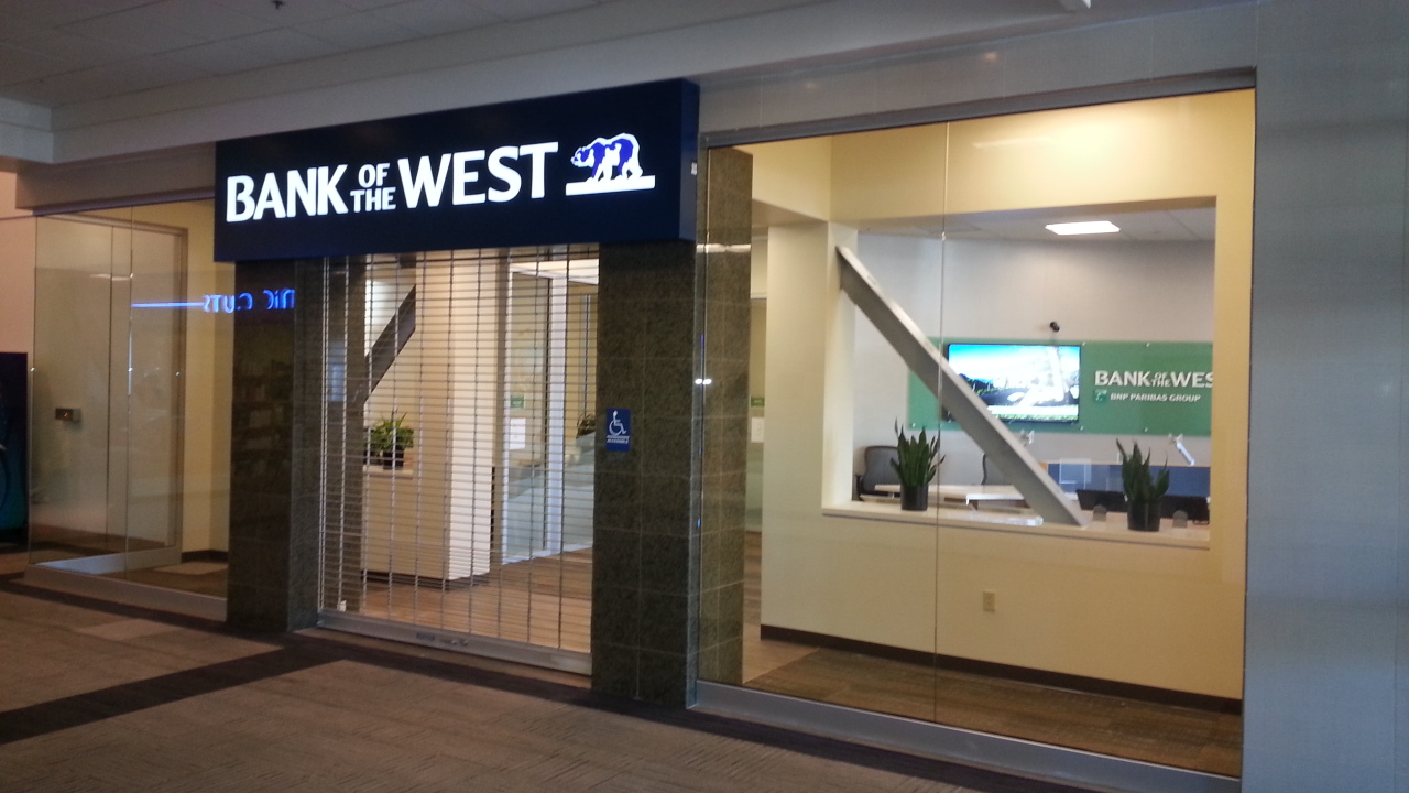 bank of the west entrance